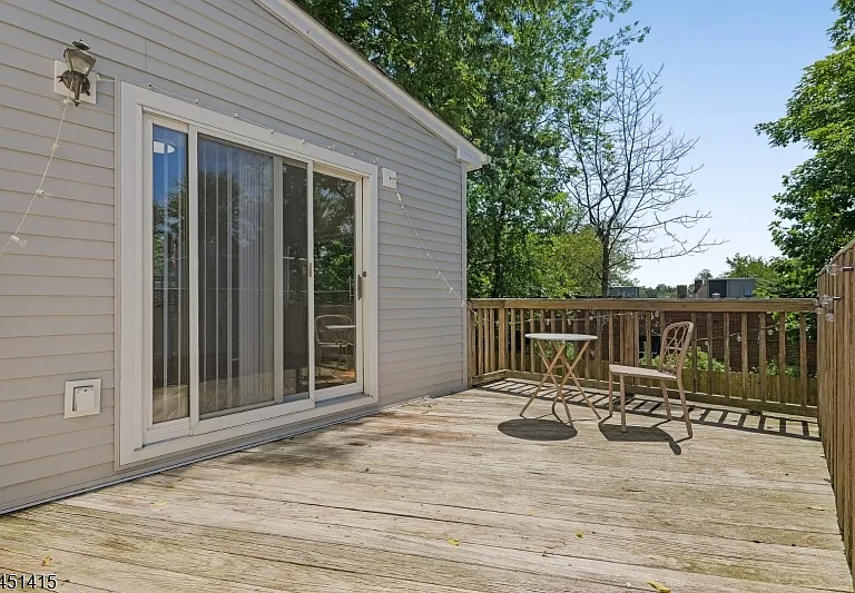 32 Locust Ave — Photo 24