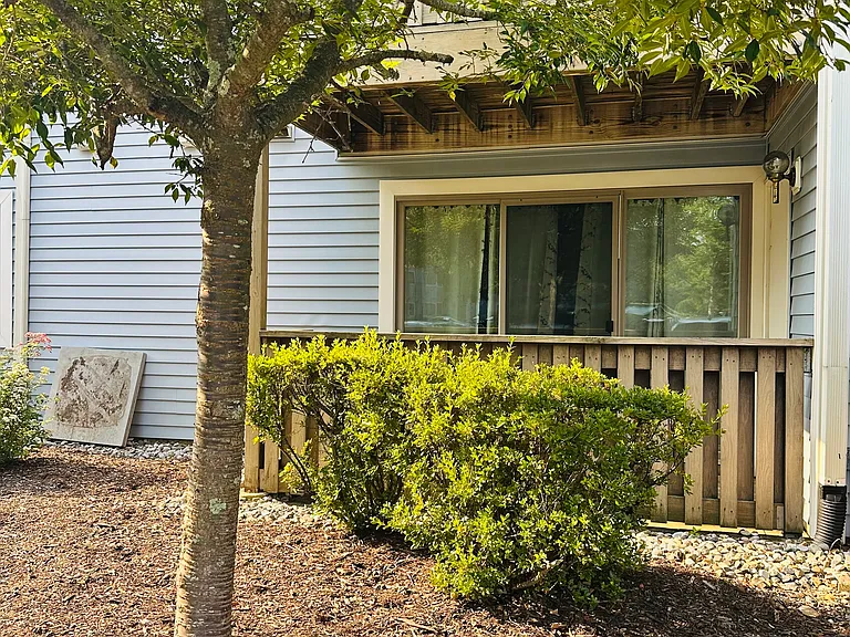 801 Aspen Dr — Photo 2