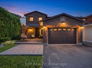 42 Valley Ridge St, Ottawa, ON K2E 7W2