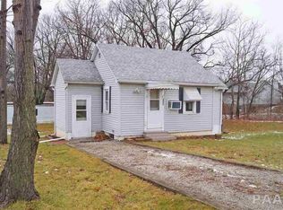 220 Anker Ln, Germantown Hills, IL