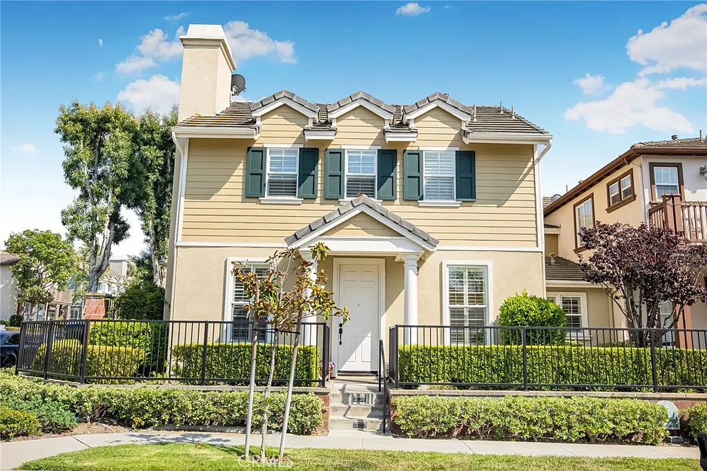 3 bed, 2.5 bath, 1984 sqft, $4,595 — Photo 1