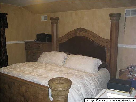 2nd image of 39 Gloria Ct