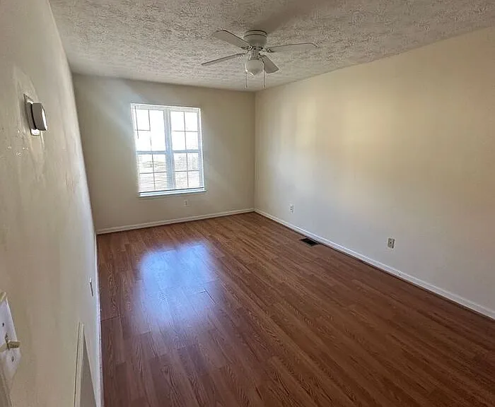 2036 Laboon Cir #C — Photo 12