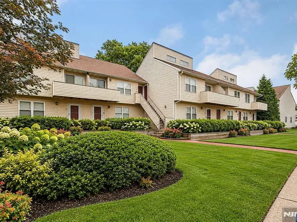156 Liberty St APT 8, Little Ferry, NJ 07643