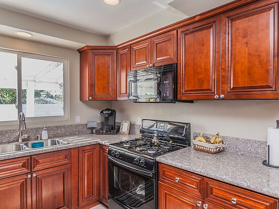 2nd image of 10919 Groveland Ave