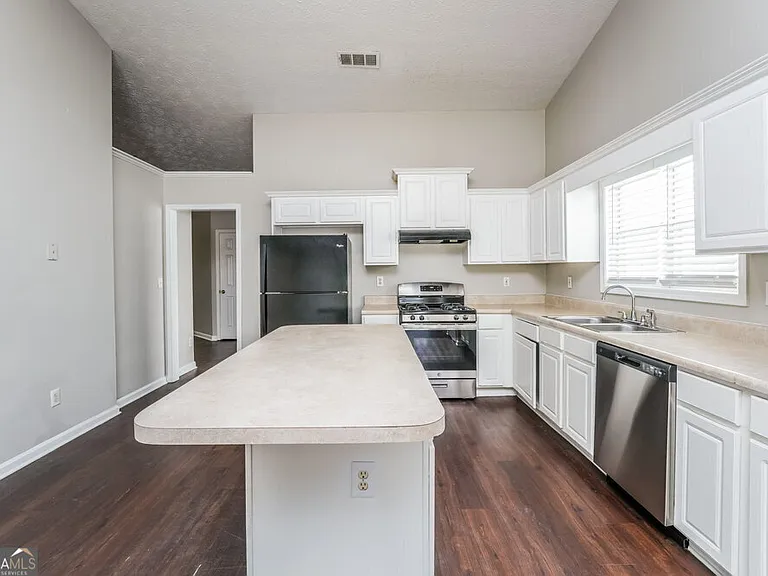920 Glen Oaks Ln — Photo 8