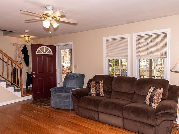 5th image of 87 Wood Ave