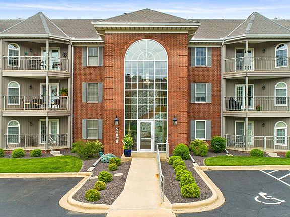 2nd image of 5200 N Knoxville Ave APT 302N