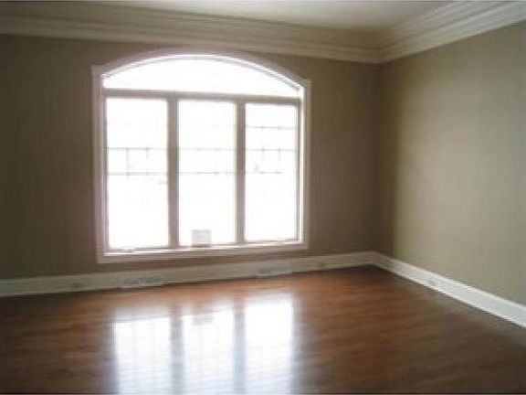 2nd image of 305 Buckingham Dr