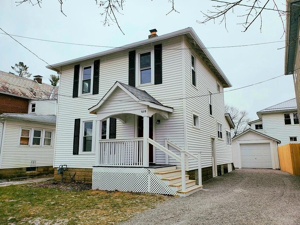 1st image of 210 E Hamtramck St