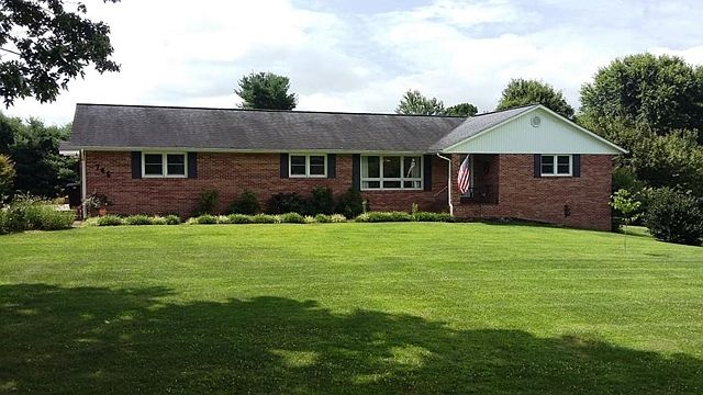 1st image of 745 Country Club Dr