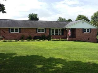 745 Country Club Dr, Wytheville, VA 24382