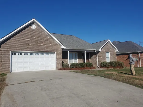 35 Maplewood Dr, Clanton, AL 35045