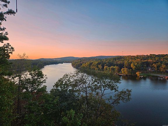 3rd image of 104 Waterfront Ct