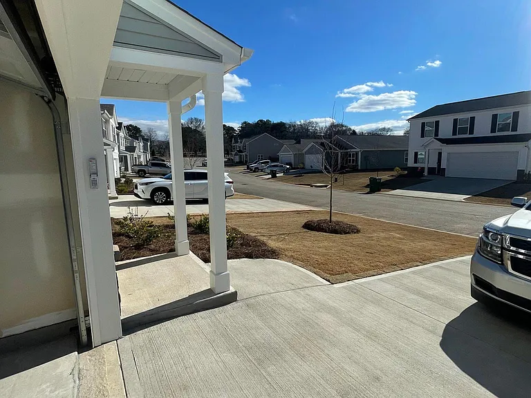 136 Braxton Dr — Photo 3