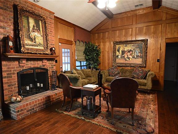 5th image of 4428 Avonshire Ln