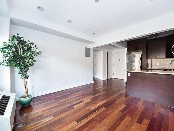 4th image of 7117 162nd St APT 1E