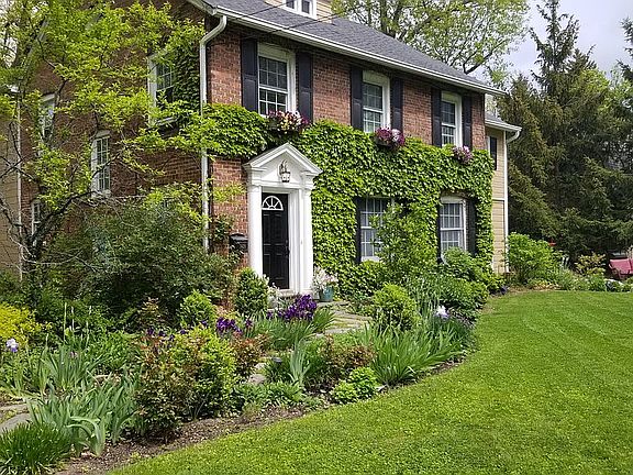 2nd image of 1429 Linden Ave