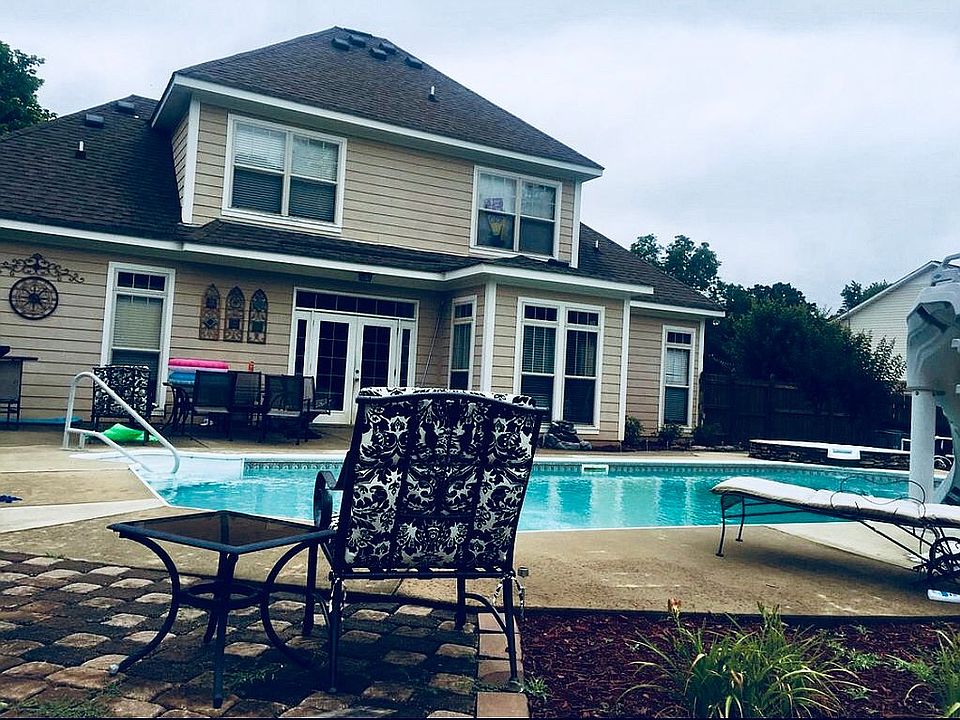 Back of house/pool 