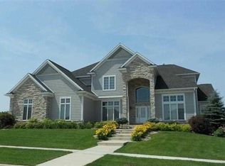 401 Winding Ridge Rd, Cedar Falls, IA 50613