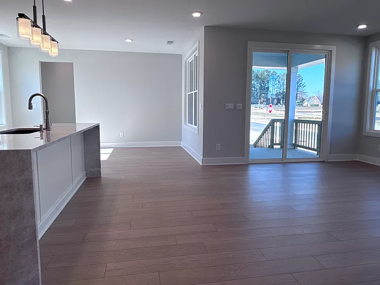 1353 Hurston Ln — Photo 10