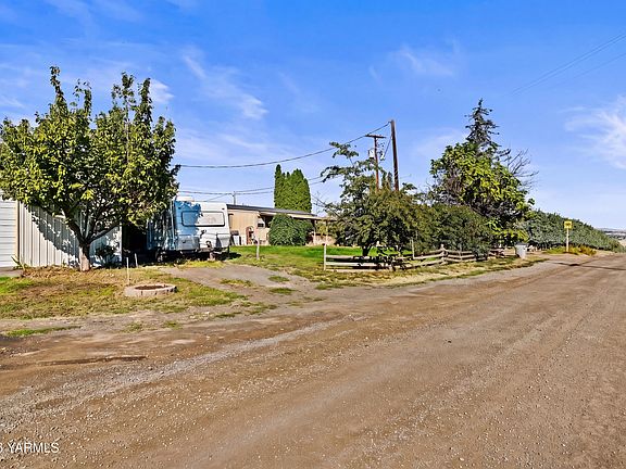3rd image of 1702 Moore Rd