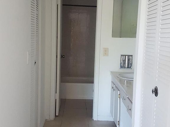 4th image of 16751 NE 9th Ave APT 210