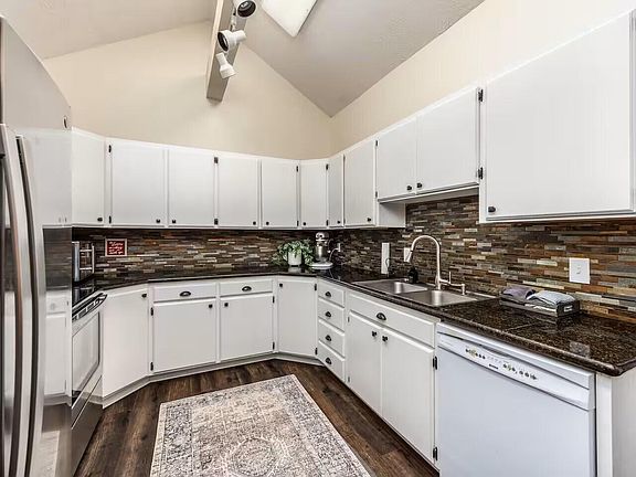 5th image of 651 S Snowflake Ln