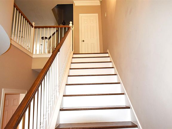 5th image of 211 McGowen St
