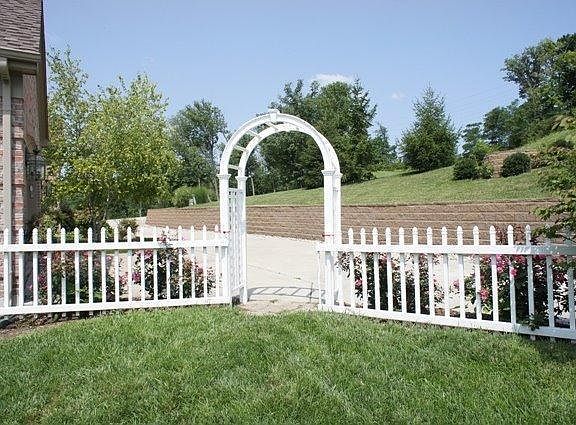 4th image of 159 Saint Annes Dr