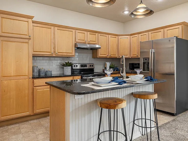 350 W Reese St — Photo 2