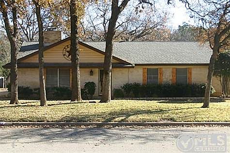 4th image of 903 Oakwood Dr