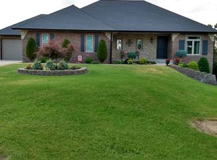 42 Park Dr, Holiday Island, AR 72631