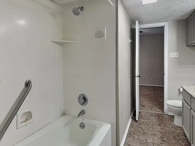 7334 Kingswood Cir — Photo 13