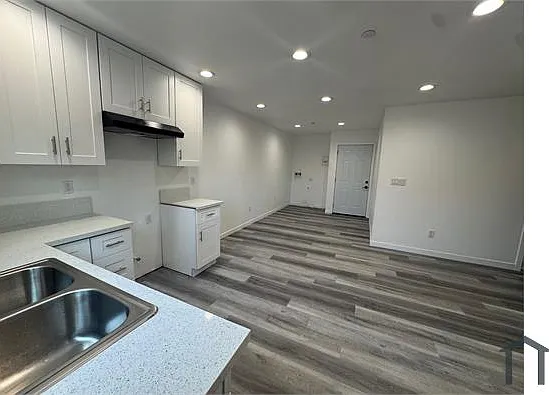 406 E 105th St #406 — Photo 3