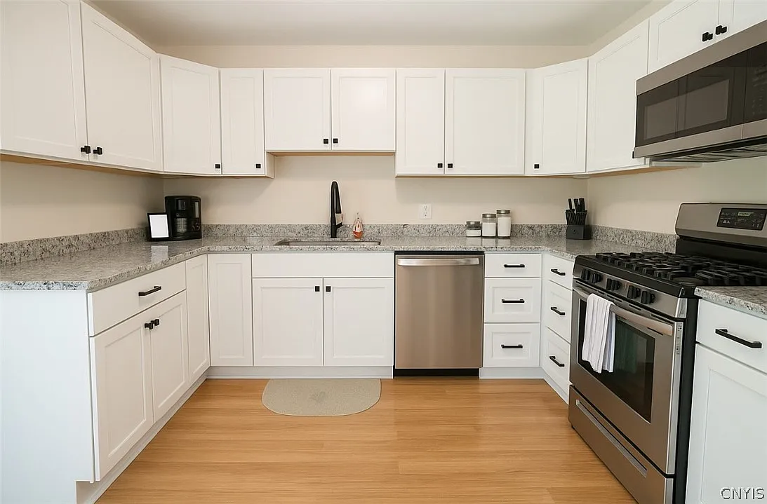 2 bed, 1.0 bath, 900 sqft, $1,900 — Photo 4