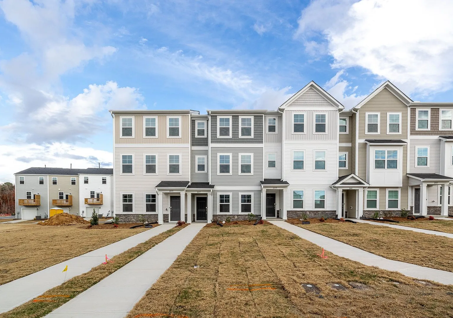 Stunning 3/3.5 Townhome in SE Raleigh — Photo 2
