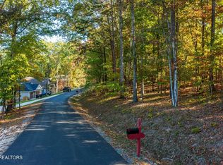 215 Chahyga Cir, Loudon, TN 37774