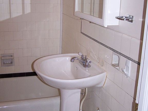 4th image of 3426 W Grace St APT 8