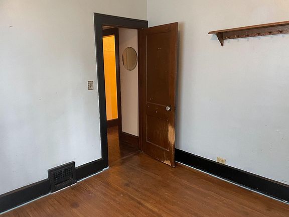4th image of 18811 Pawnee Ave
