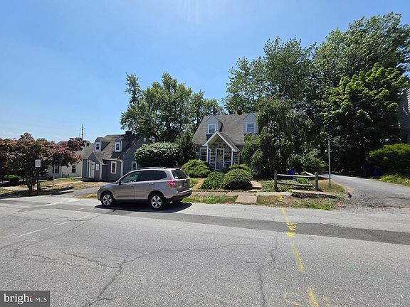3rd image of 534 Benton St