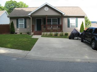 118 W Newberry Dr, Fletcher, NC 28732