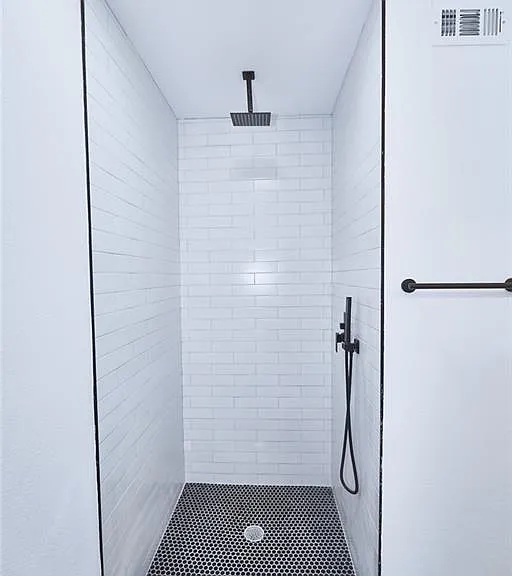 3300 Tom Green St #3 — Photo 19