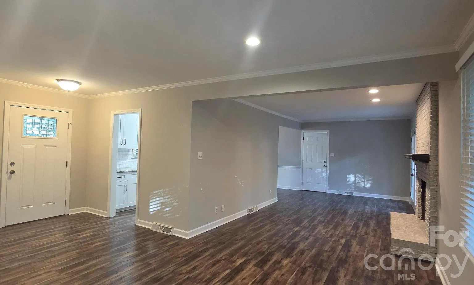 3 bed, 2.0 bath, 1357 sqft, $2,300 — Photo 4