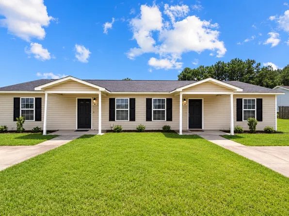 201 & 203 Bahia Ln #201, Raeford, NC 28376