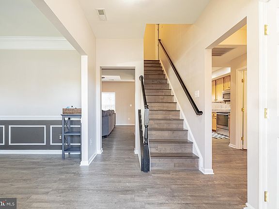 5th image of 40015 Robert Ernest Way