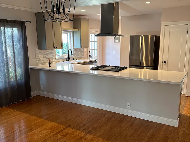845 N Kilkea Dr — Photo 12