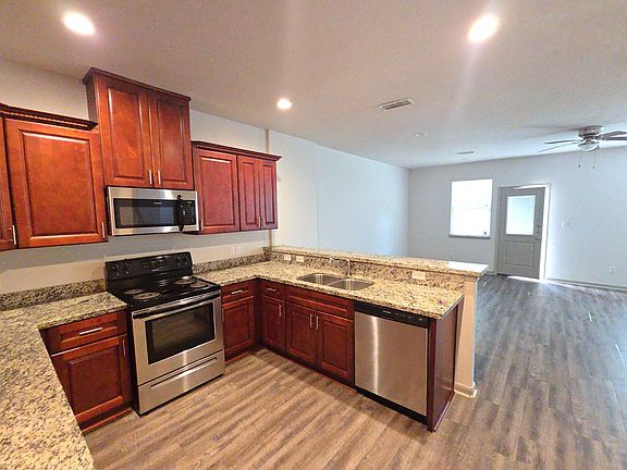 5th image of 626 Magnolia Bnd