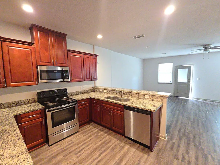 626 Magnolia Bnd — Photo 5