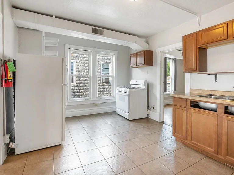 2020 1/2 College St - Cedar Falls — Photo 5
